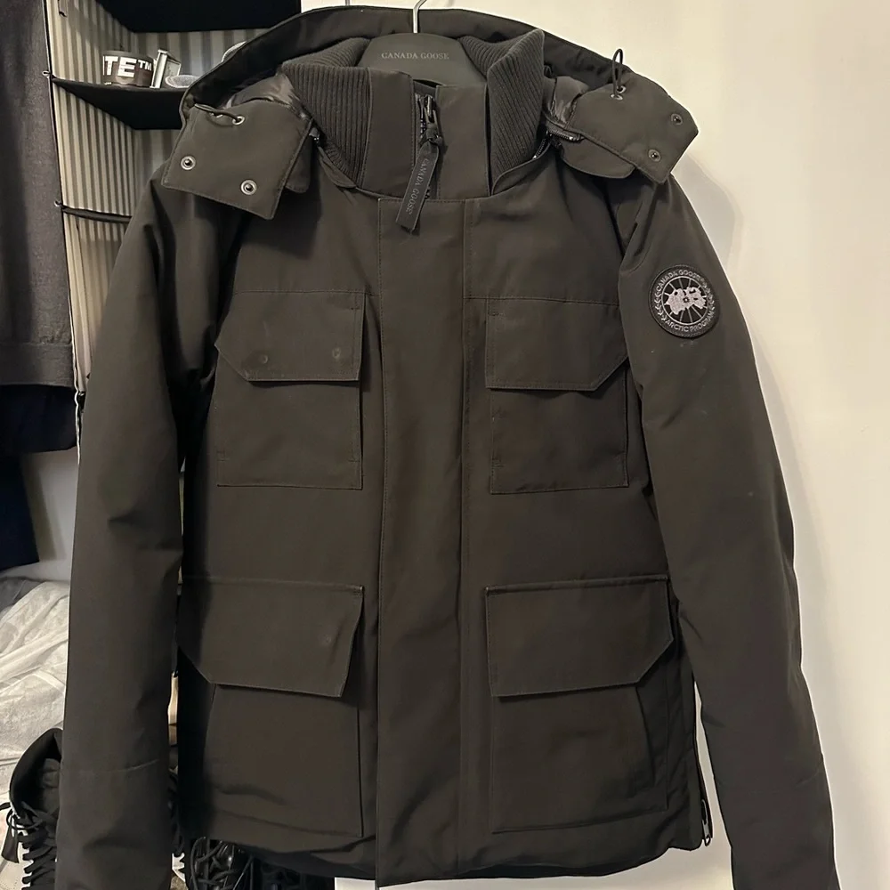 Canada Goose Jacket - Picture 1 of 2